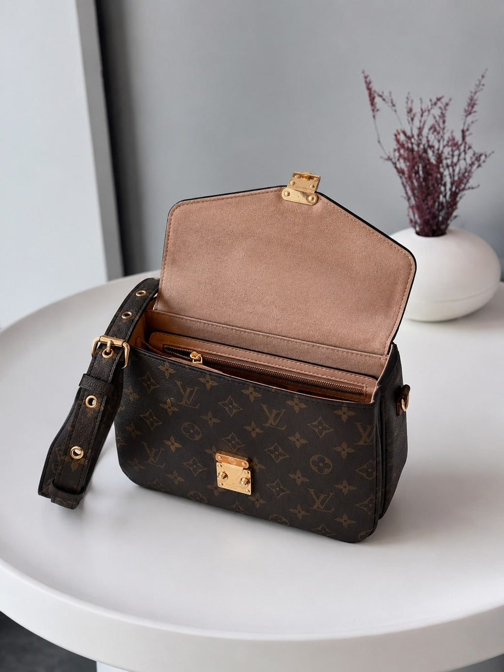 LOUIS VUITTON POCHETTE METIS
