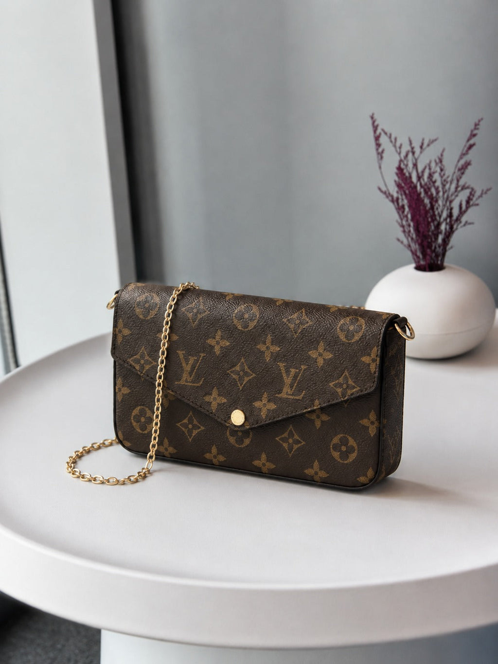 LOUIS VUITTON POCHETTE BAG