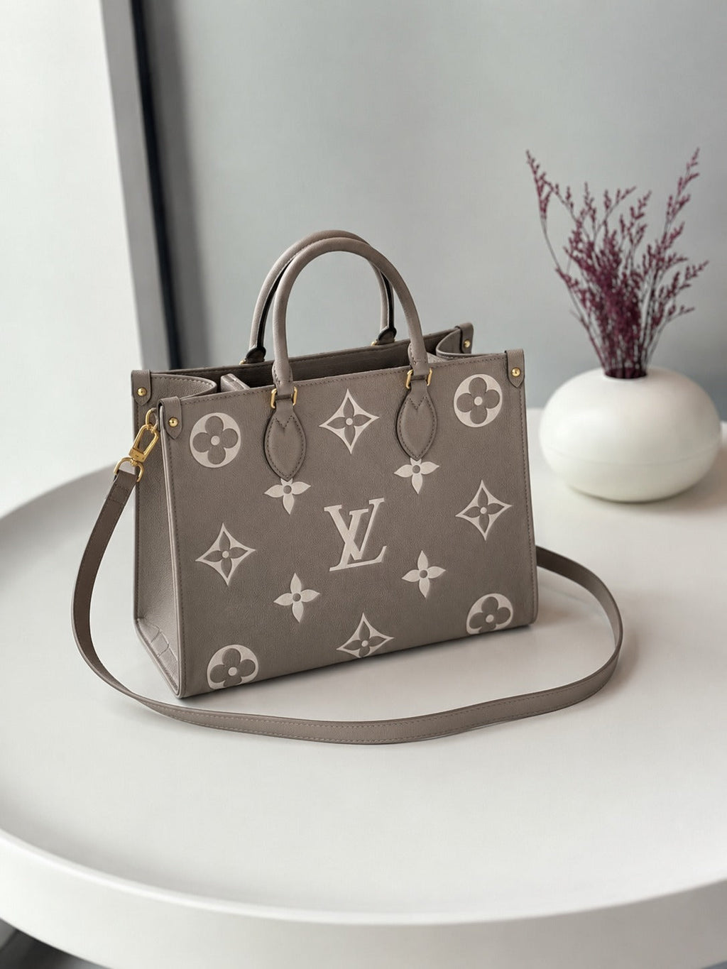 LOUIS VUITTON ONTHGO MM