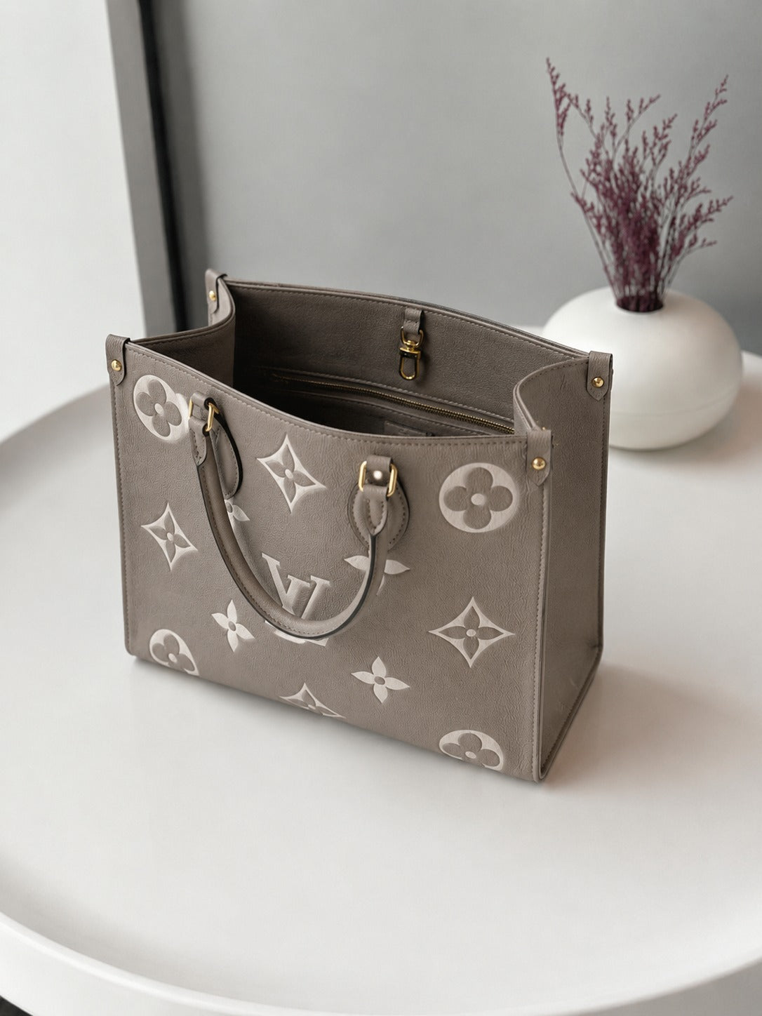 LOUIS VUITTON ONTHGO MM